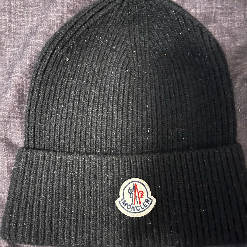 Moncler skull cap